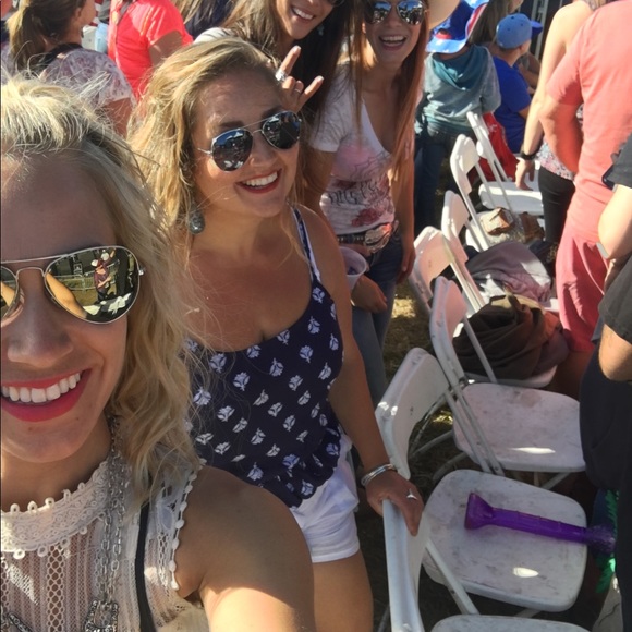 Meet your Posher, Jennifer - Picture 3 of 4